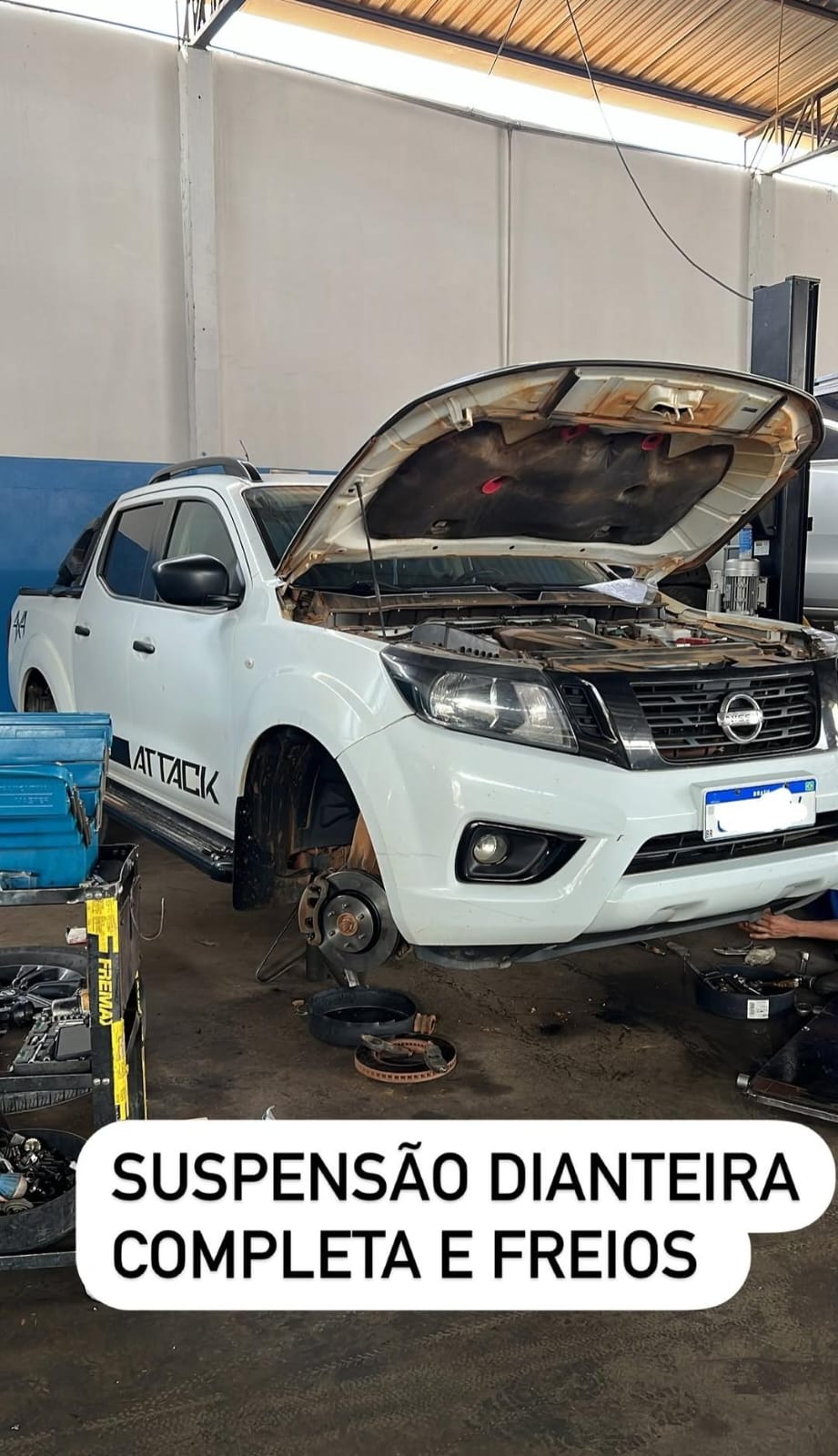 Suspensão e freios sendo revisados na So Pick-Up